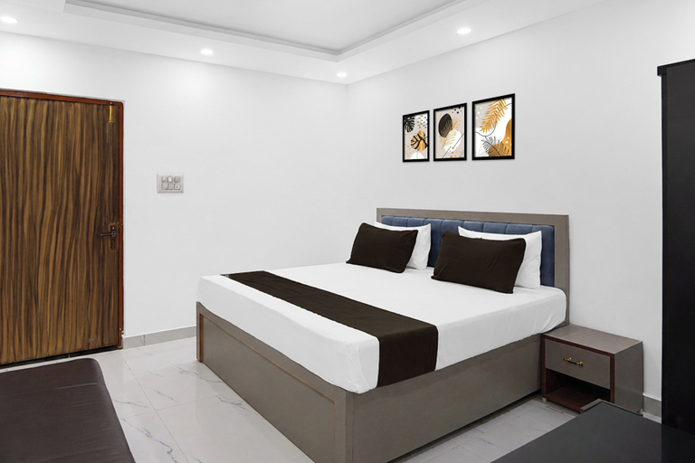Others 3, Hotel O A One hotel 2 and Banquet, Lucknow