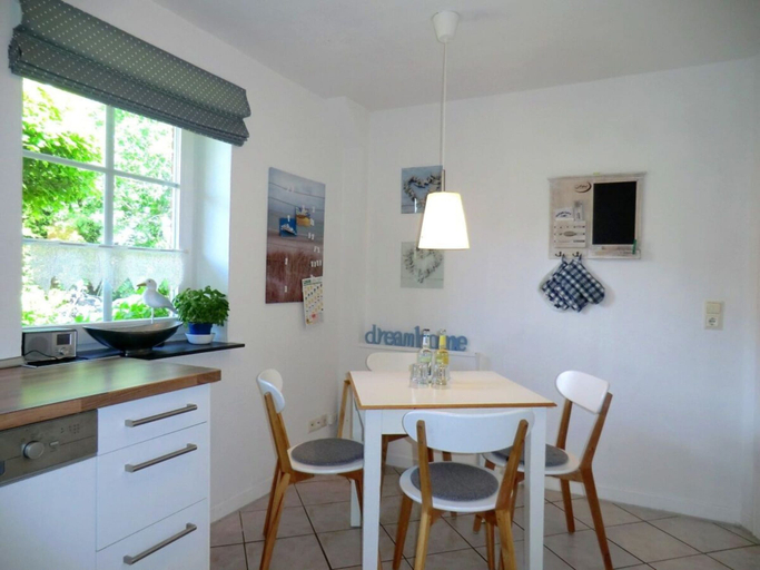 Others 4, Holiday Home in Oevenum With Swimming Pool, Nordfriesland