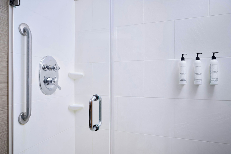Bathroom 5, Fairfield Inn & Suites by Marriott Guelph, Wellington