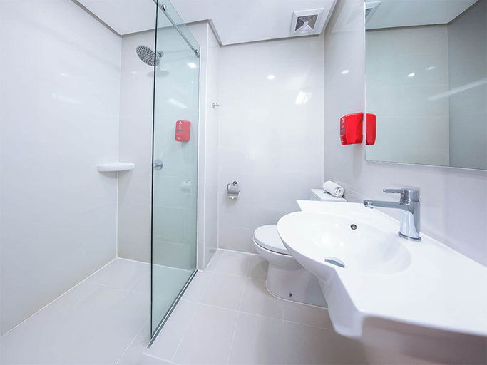 Bathroom 4, Red Planet Makati Avenue, Makati City