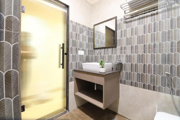 Bathroom 5, Hotel Stay Inn Plaza, Delhi