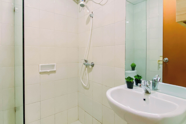 Bathroom 4, Comfortable And High Floor 2Br Apartment At Thamrin Residence, Central Jakarta
