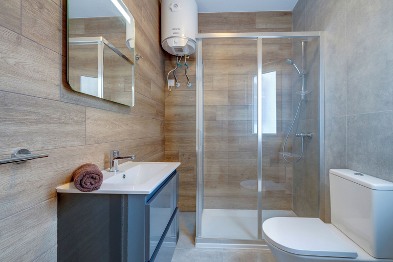 Others 4, Sleek 2BR Residence by the Promenade