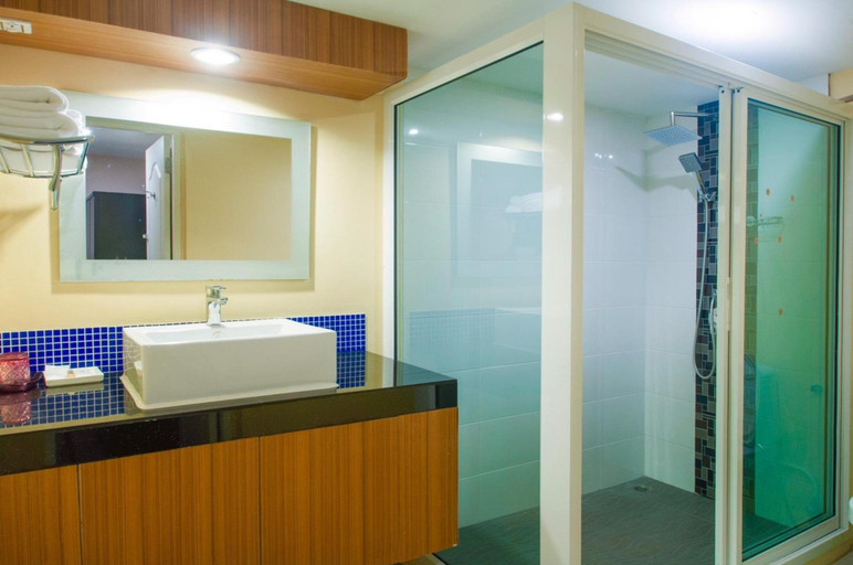 Bathroom 4, Bh Business Hotel, Wattana