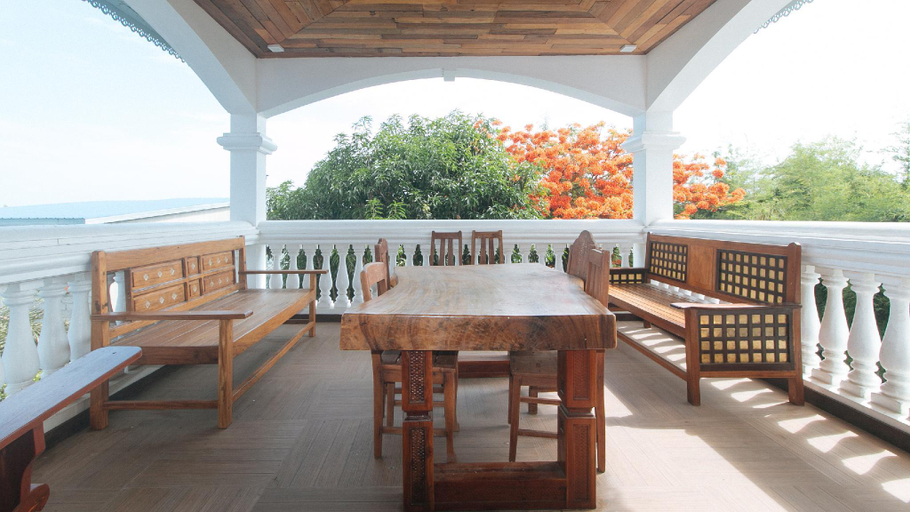 Public Area 3, RedDoorz @ Casa Rafaelle Transient Ilocos Sur, San Vicente