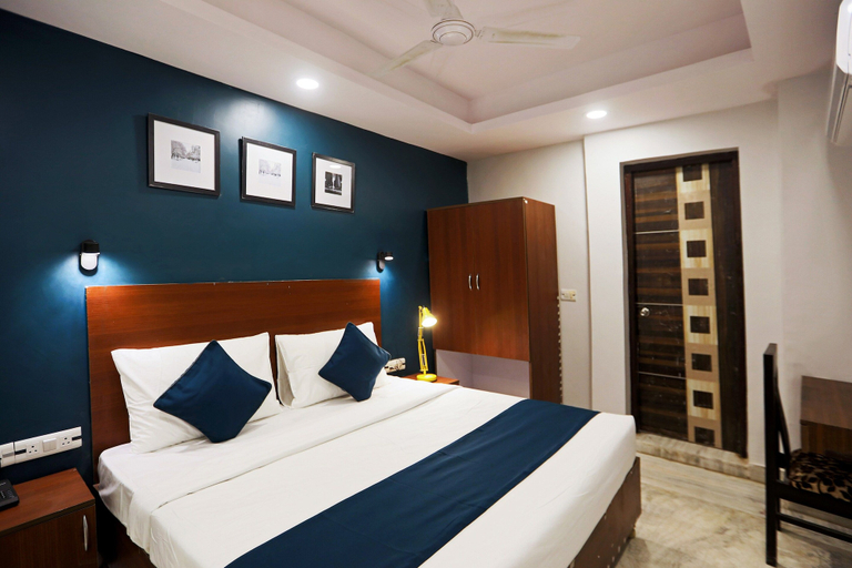 Others 2, HOTEL SILVERKEY NEAR LIC BUILDING MAIN, Gautam Buddha Nagar