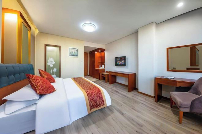 Bedroom 3, Heping Hotel, Jiaxing