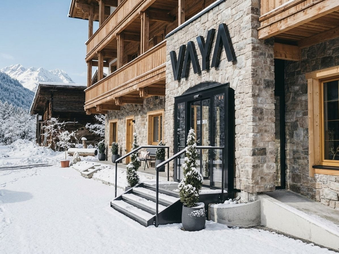 Exterior & Views