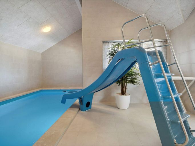 Others 4, 5 Star Holiday Home in Romo, Tønder