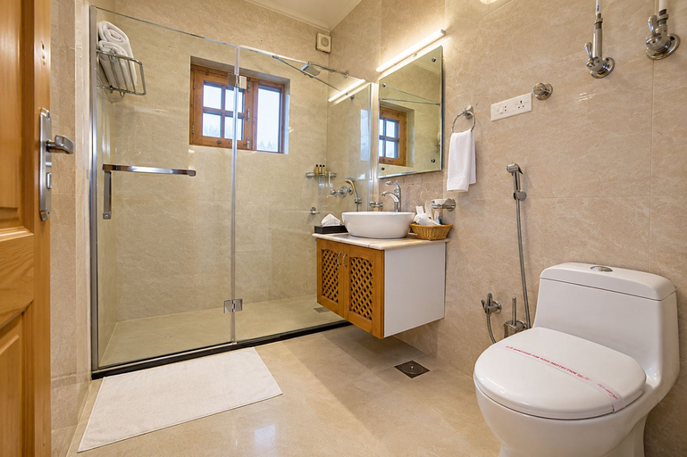 Bathroom 4, Shaw Inn, Baramulla