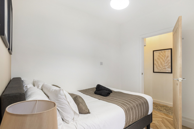 Others 4, Cosy Earls Court 2-bed Apartment, Sleeps 6, London