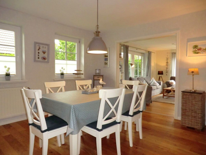 Others 2, Holiday Home in Oevenum With Swimming Pool, Nordfriesland