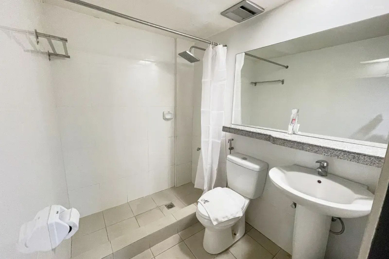 Bathroom 4, Maharajah Hotel Angeles City, Angeles City