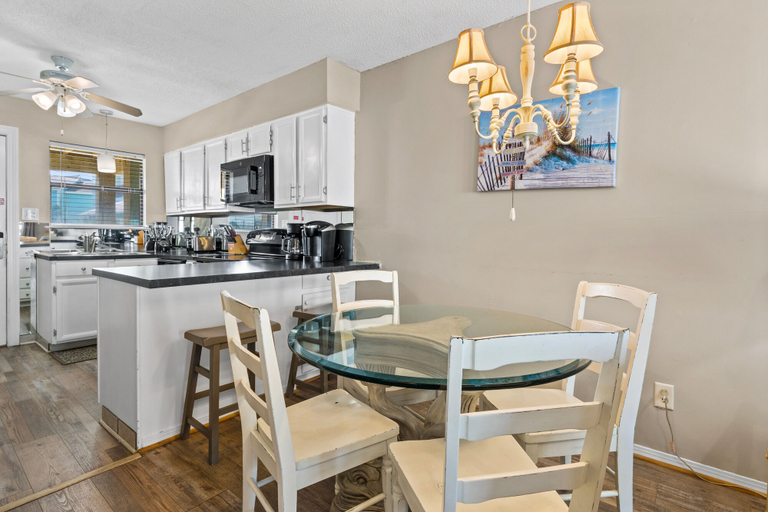 Others 3, Quaint Getaway With Pool and Beach Access, Baldwin
