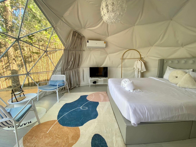 Bedroom 5, A La Camps, Muak Lek