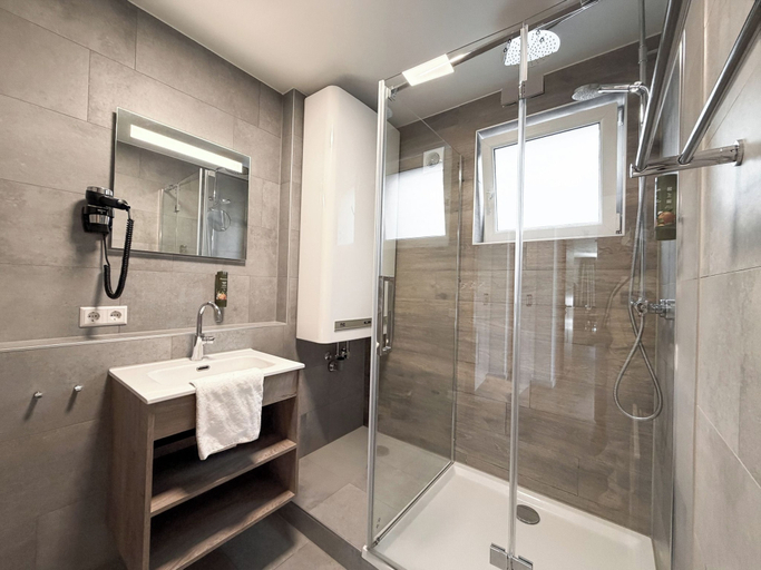 Bathroom 4, AlpenParks Ferienresort Rehrenberg, Zell am See