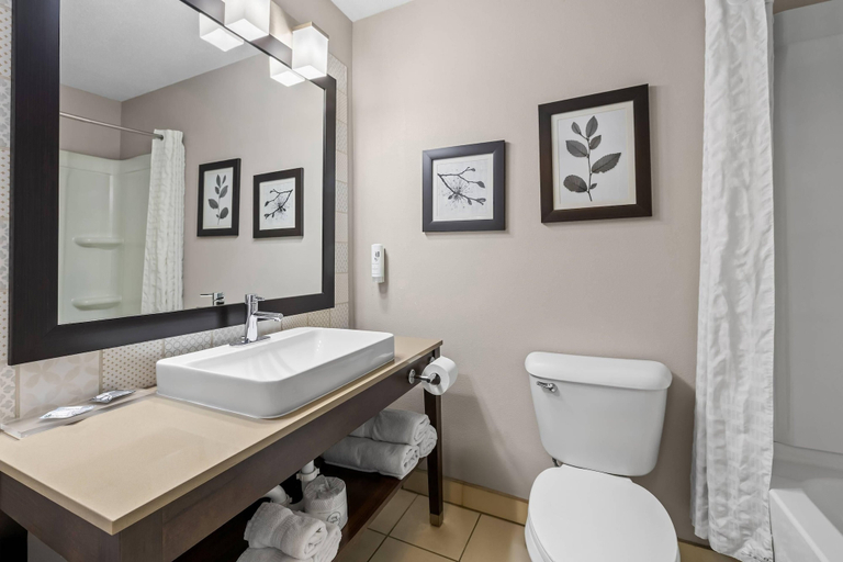 Bathroom 5, Country Inn & Suites by Radisson, Sioux Falls, Minnehaha