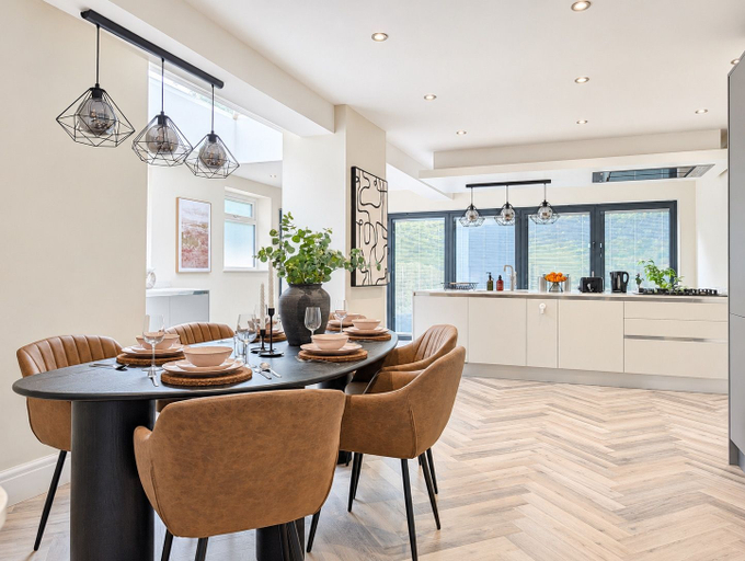 Others 3, Luxury 6-bed House in Manchester - Free Parking, Tameside