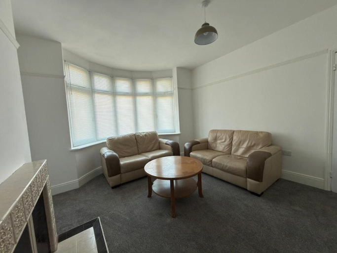 Others 2, Central Peterborough Home, Garden, Parking, 2 Bed, Peterborough