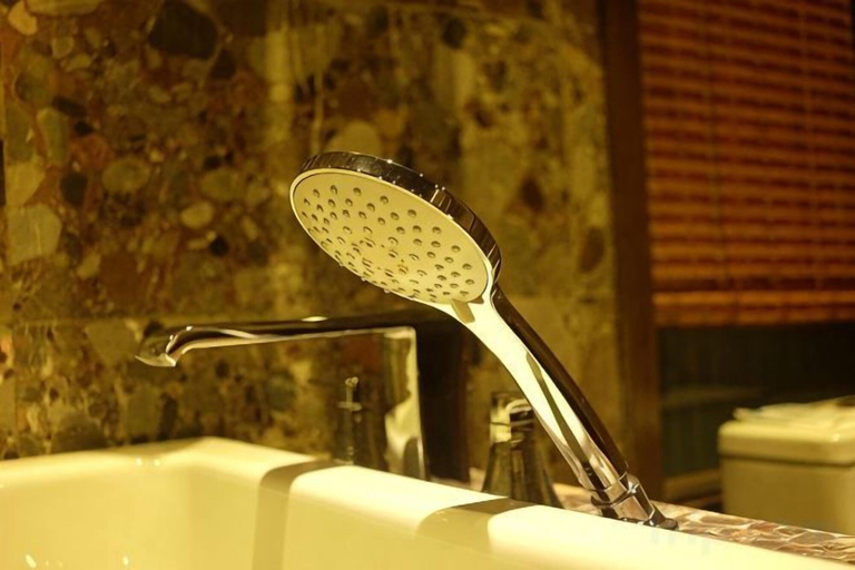 Bathroom, Ten Courtyard Inn, Lijiang