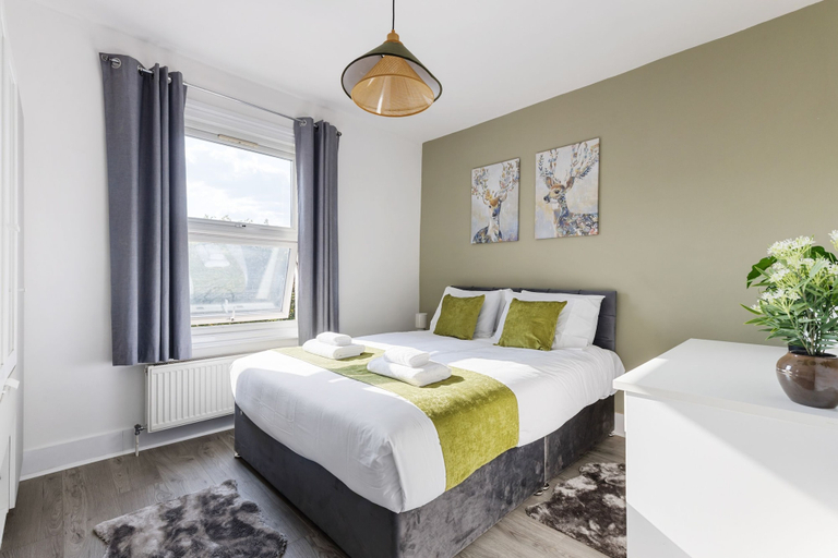 Others 1, Cosy West Kensington 3-bed Home, Sleeps 8, London