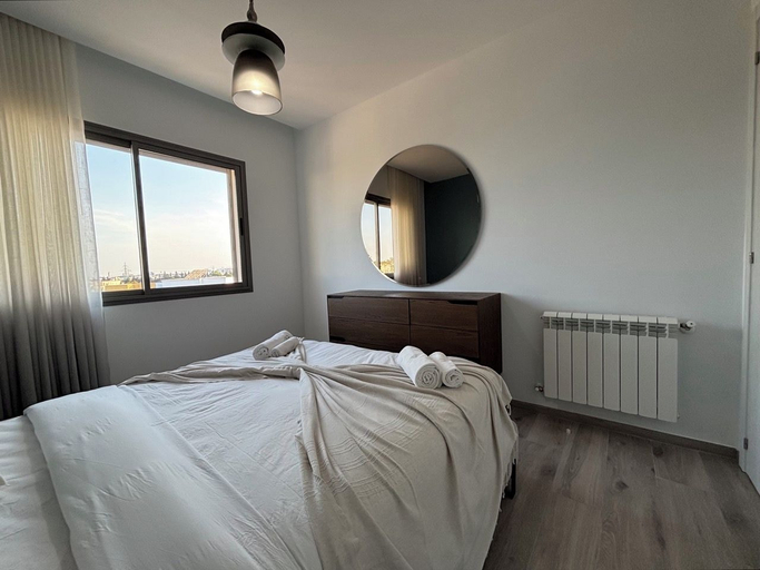 Others 3, NEW Bright Luxury 1BR Central Location, La Marsa