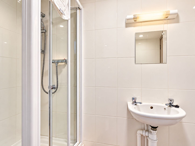 Bathroom 4, Hampton, Powys