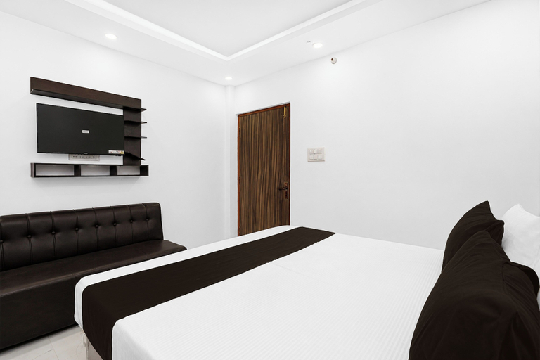 Others 4, Hotel O A One hotel 2 and Banquet, Lucknow