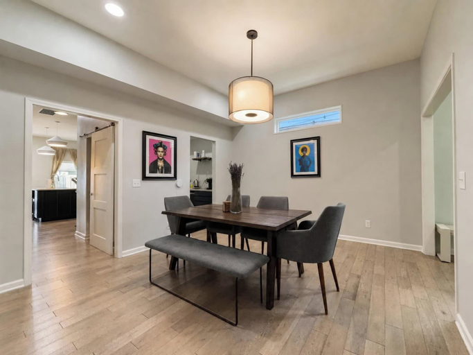 Others 2, Fountain Square 3BR 2 Kings Sleeps 8, Indianapolis