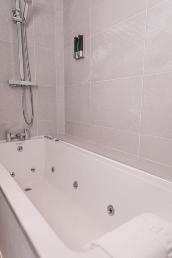 Bathroom, Phoenix Hotel Liverpool, Sefton
