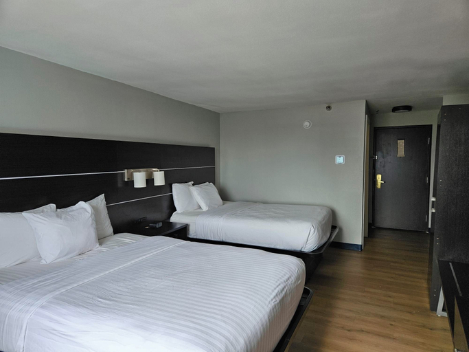 Bedroom 3, Lamplighter Inn & Suites - South, Greene