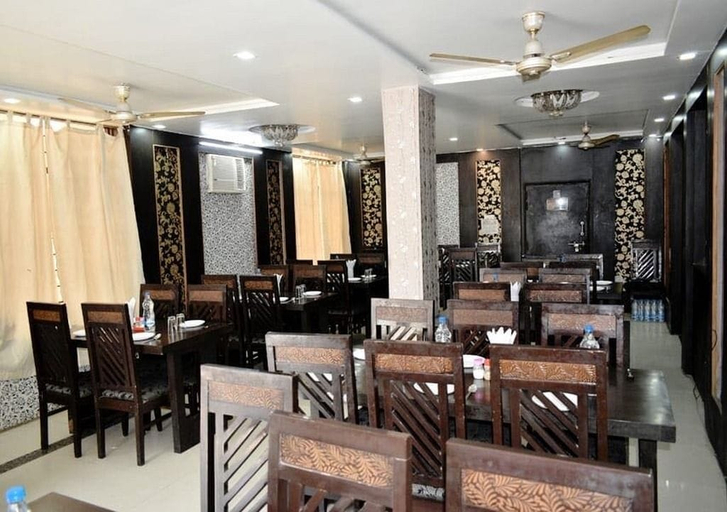Food & Drinks 5, Hotel O Gayatri Palace, Agra
