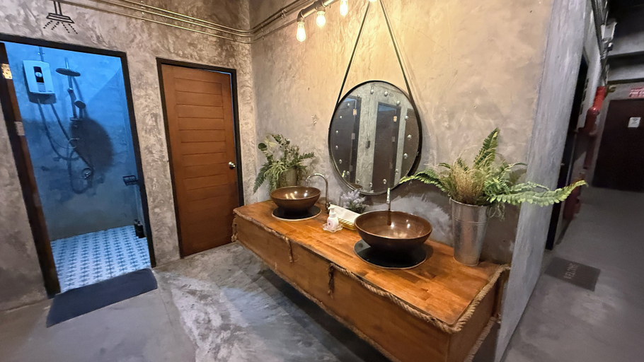 Bathroom 3, Blackjack Bar and Hostel, Ko Samui