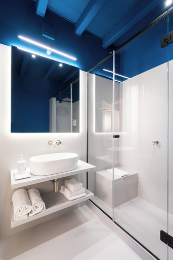 Bathroom 5, Laurina 33, Rome