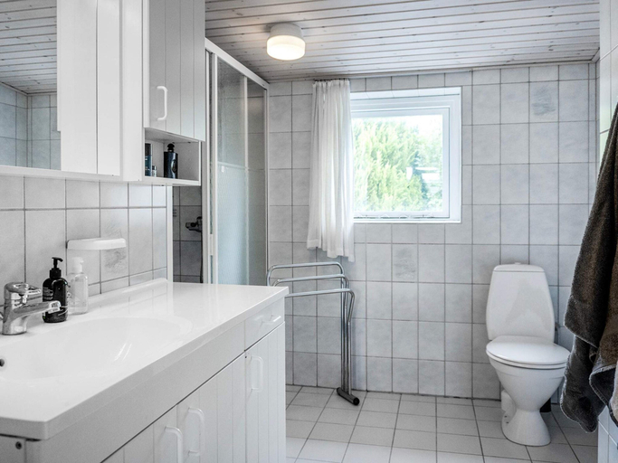 Bathroom 3, 6 Person Holiday Home in Bindslev, Hjørring