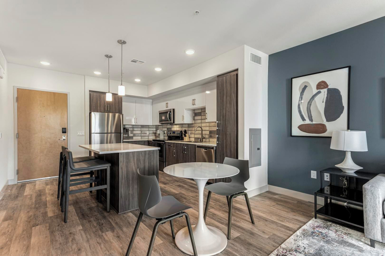 Others 1, Landing Chic 1bd, Courtyard, Prince George's