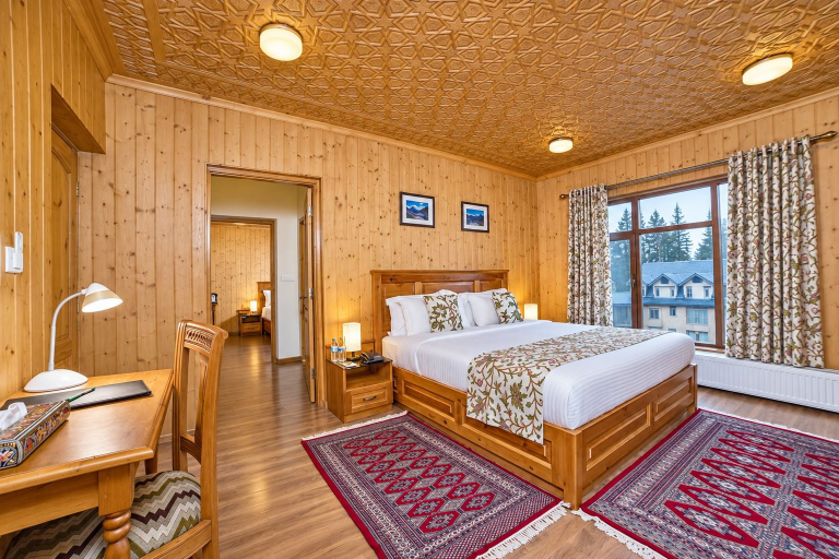 Bedroom 2, Shaw Inn, Baramulla