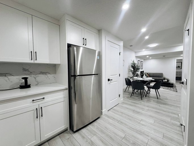 Others 5, Premium, Family-friendly 2-bedroom Private Suite, Division No. 6