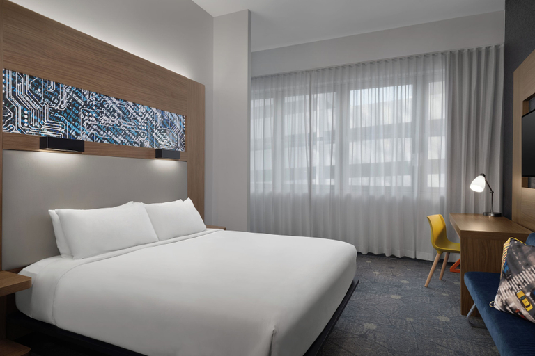 Bedroom 3, Aloft by Marriott Houston Downtown, Houston