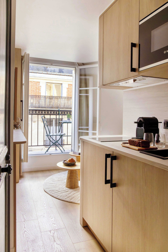 Others 4, Refined Studio With Balcony - 2P - Saint Lazare, Paris