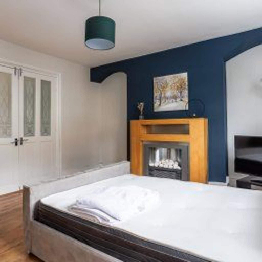 Others 5, Central Sunderland - Sleeps 7 - House - Parking, Sunderland