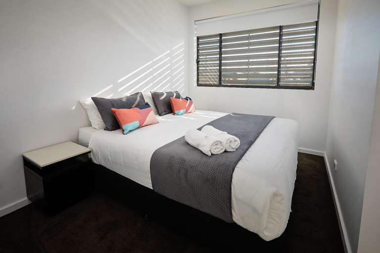 Bedroom 2, Quattro On Young, Newcastle - Inner City