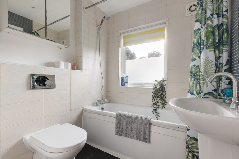 Others 4, Cosy West Kensington 3-bed Home, Sleeps 8, London