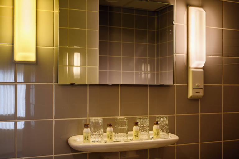 Bathroom 5, Pension Homeland, Amsterdam