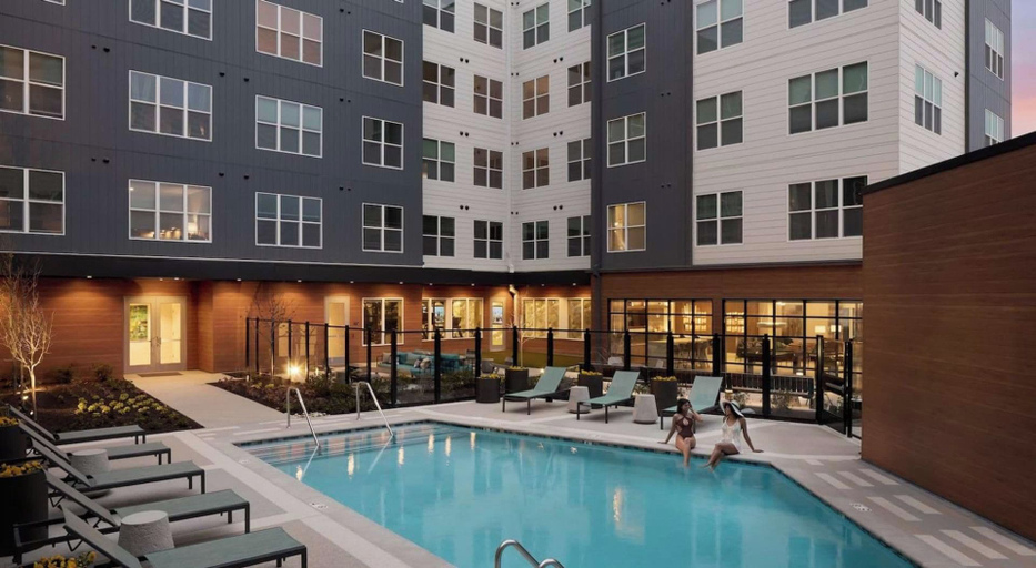 Others 3, Landing Chic 1bd, Courtyard, Prince George's
