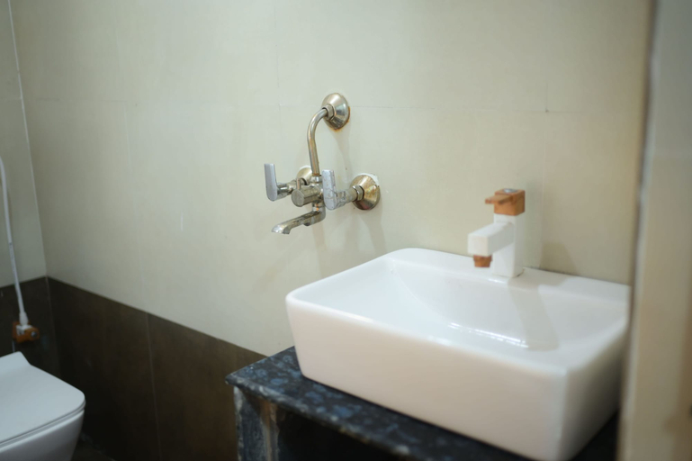 Bathroom 4, Hotel O Westin Regency, Hugli