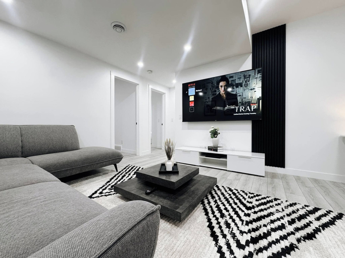 Others 3, Premium, Family-friendly 2-bedroom Private Suite, Division No. 6