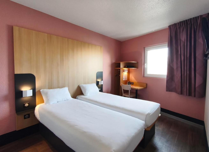 Bedroom 3, B&B HOTEL Nimes Centre Arenes, Gard
