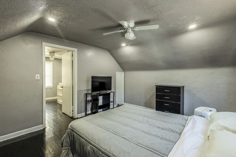 Others 4, Heyden House - Detroit 3BR Stay, Wayne