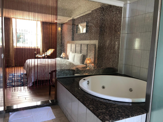 Bathroom 4, Beveriy Garden Motel, Chiayi City